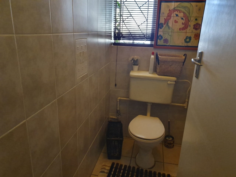 To Let 4 Bedroom Property for Rent in Jordania Free State